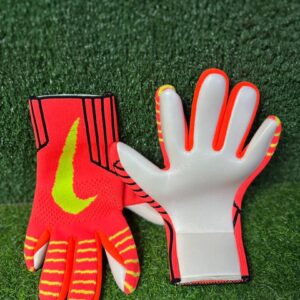 Nike Phantom Dynamic Fit Goalkeeper Gloves Cameroon